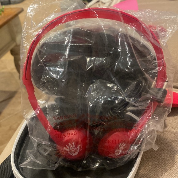 TURKISH AIRLINES HIGH FIVE KIDS Travel kit includes headphones and toothbrush - Picture 6 of 6